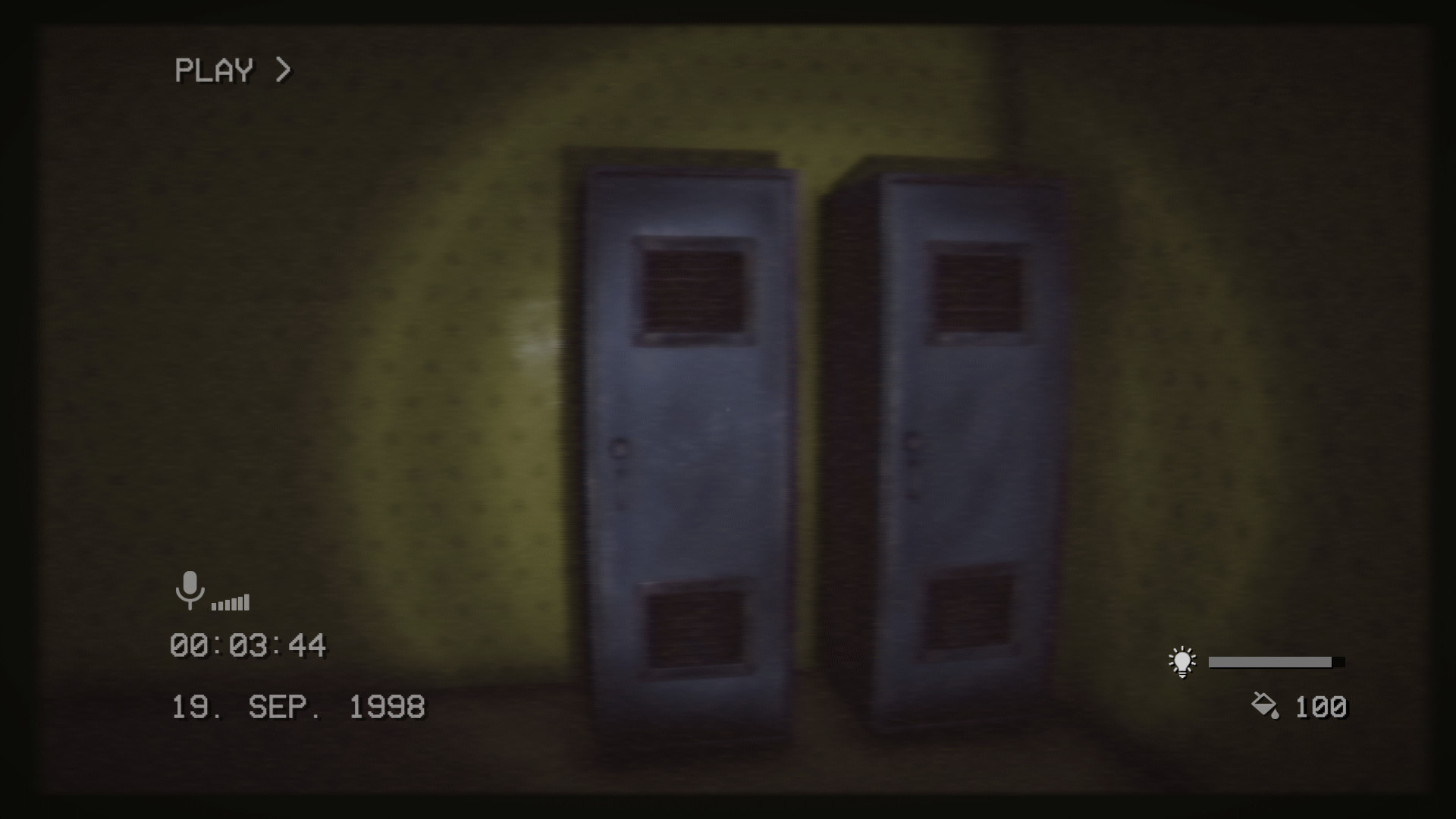 Скриншот: The Backrooms 1998 - Found Footage Survival Horror Game